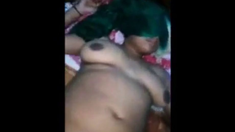 Desi Bhabhi Exposing Her Pussy