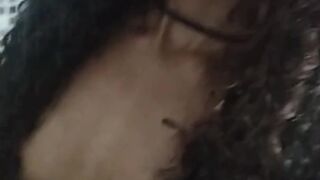 Moreninha se exibindo
