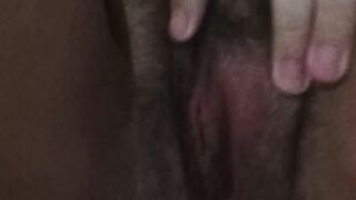 BATE COM SEU PAU NA MINHA BUCETINHA VIRGEM, ADORO