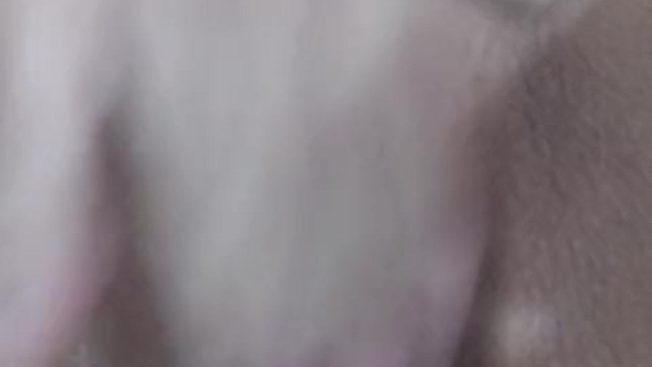 Olhem eu me exibindo pra voces antes de eu dedilhar minha buceta em close-up