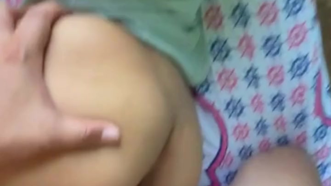 garota magra com aparelho de lingerie antes dos pais chegarem