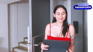 Hermanastra astuta intercambia con mi muñeca sexual mientras juego VR jenifer play