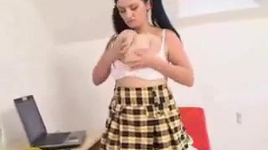 100 % Natural Schoolgirl Brunette Masturbates