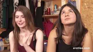 Ersties: Mona und Vanessa
