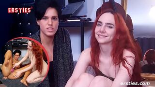 Ersties: Zwei junge Studentinnen spielen mit Vibrator und Massagestab