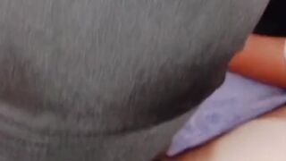 Di pijit sambil di sepong tetangga
