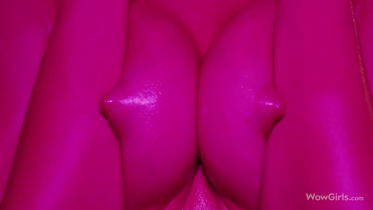 WOWGIRLS Absolutely gorgeous Ukrainian model Alissa Foxy oiling her tits and nipples while dancing