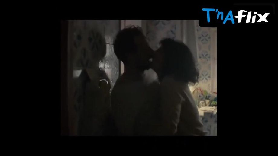 Elena Martin Sexy Scene in Creatura