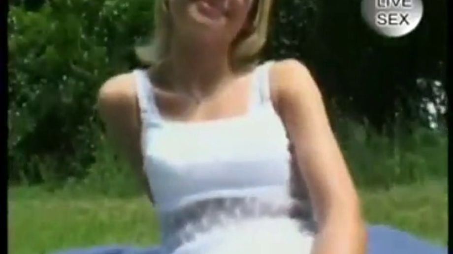Cute Blonde Amateur Masturbates Outdoors(2).wmv