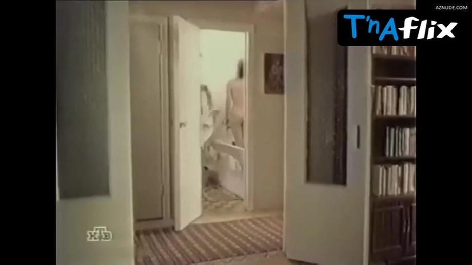 Anna Samokhina Sexy Scene in Zhenskiy Den