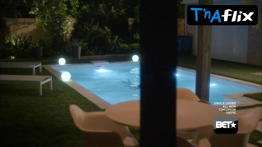Gabrielle Union Bikini Scene in Being Mary Jane (Gabriella Banks, Nevaeh Lace, Smoking Mary Jane)