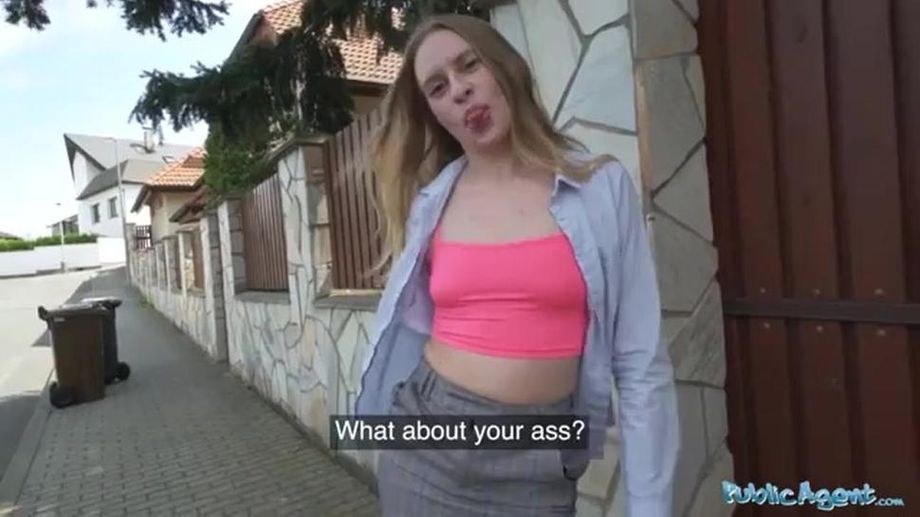 Public fuckfest showing a twisted teen that loves fucking