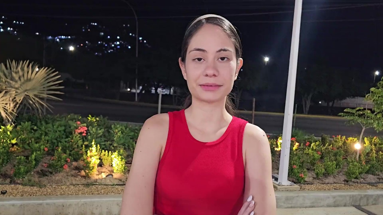 Hermosa chica la dejan plantada en la calle y le ofrezco mi ayuda para llevarla a su casa