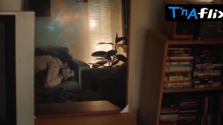 Kaitlyn Dever Breasts, Underwear Scene in Apple Cider Vinegar