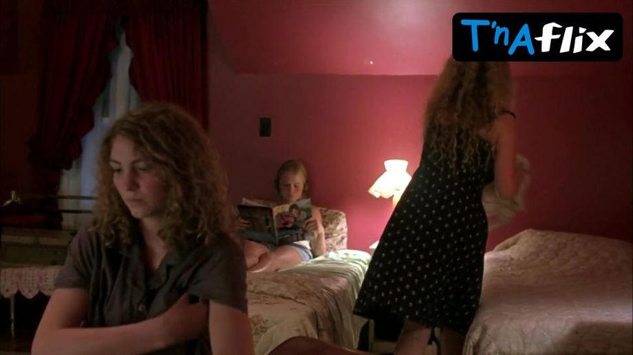 April Mullen Sexy Scene in Cavedweller