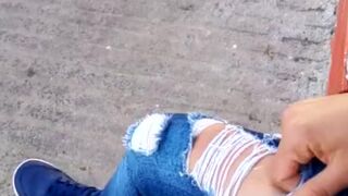 Me encontre a LA NOVIA DE MI AMIGO AFUERA DEL SUPER y terminamos cogiendo en mi casa