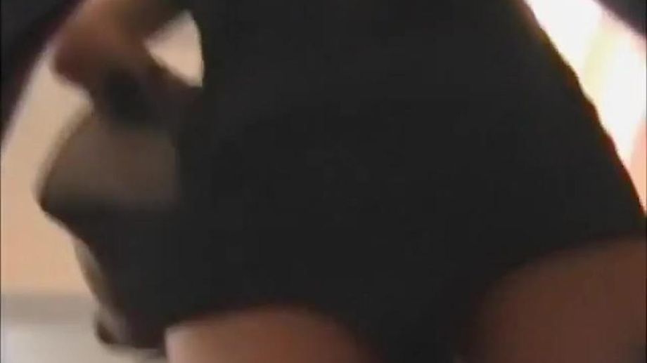 Busy shopping girls star in upskirt video