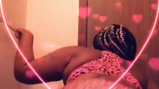 FAT ASS SHAKING