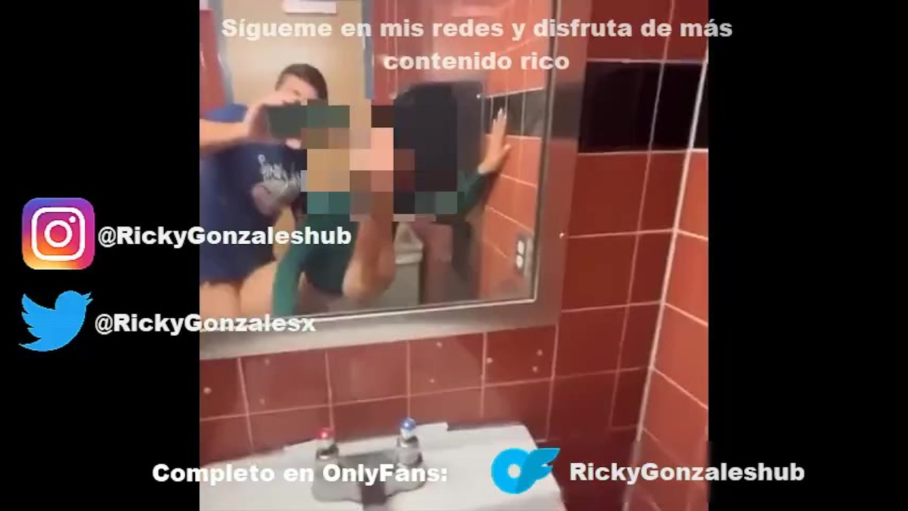 Follando en el bañito de su casa con nueva chica peruanita