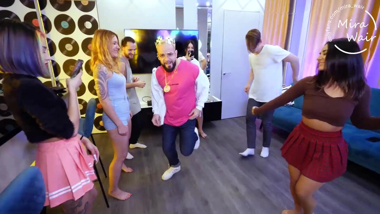 STUDENT PARTY IS OUT OF CONTROL (ORGY / SHARING / SWAP) KEOKISTAR / ROXY LIPS / MARSHSWALLOW